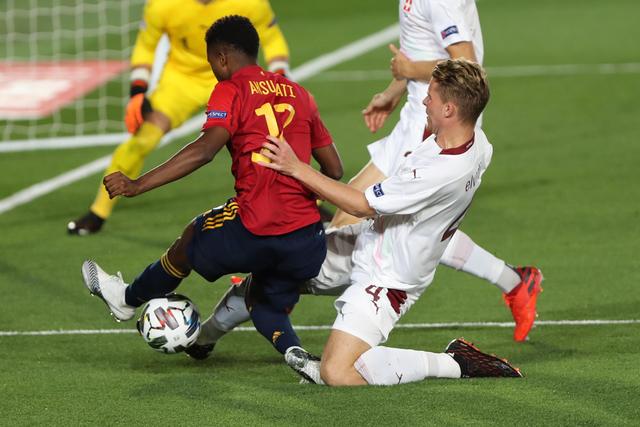 KD35分太阳险胜76人5连胜 快船逆转马刺止连败